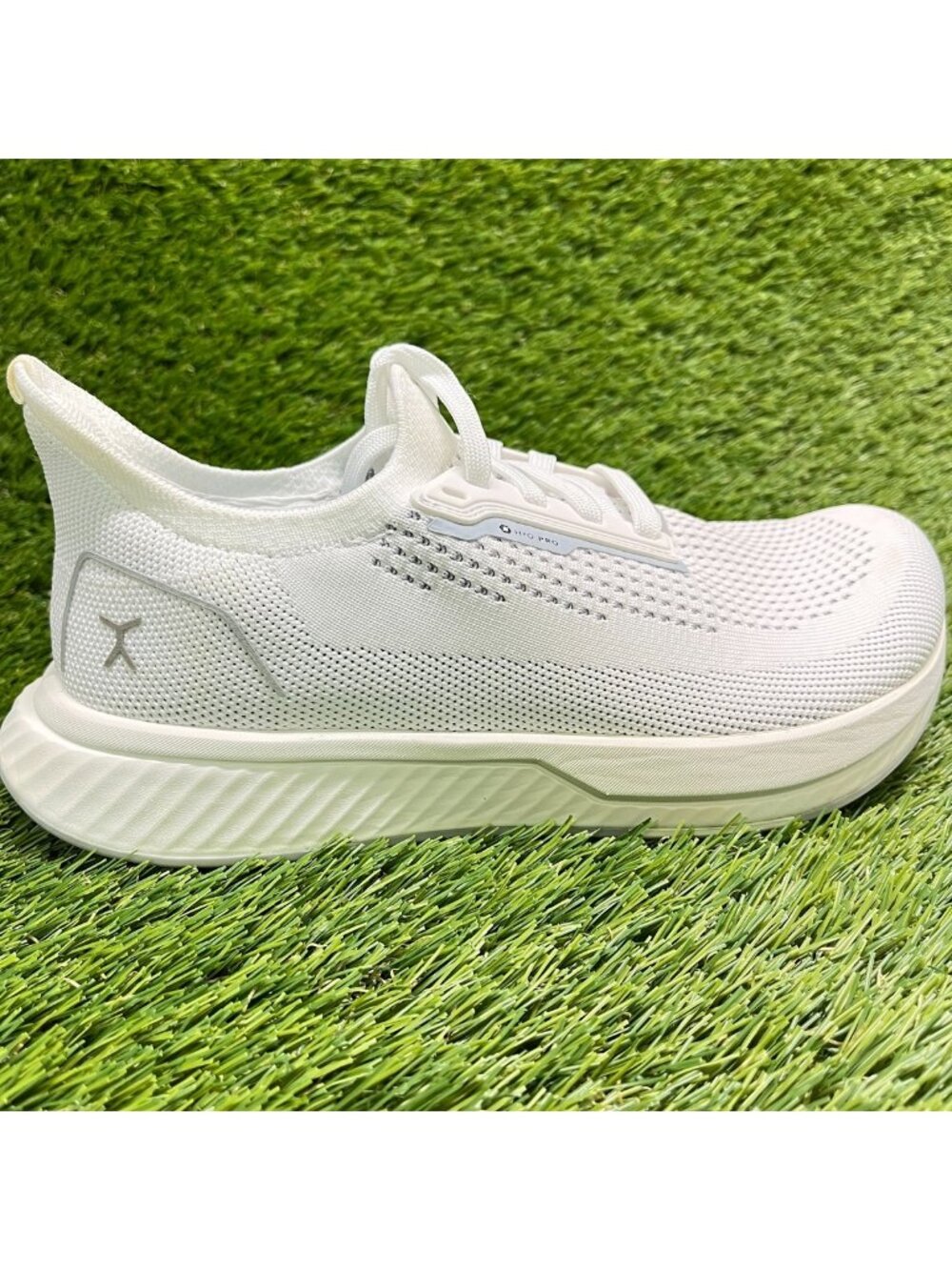 Flux Adapt Runner H2O Pro White Womens Size 7.5 Athletic Running Shoes Sneakers